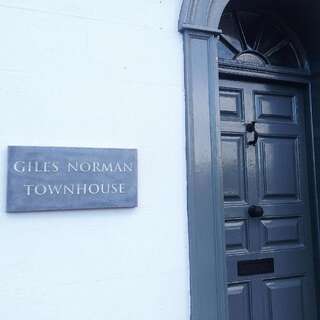 Гостевой дом Giles Norman Gallery & Townhouse Кинсейл-4